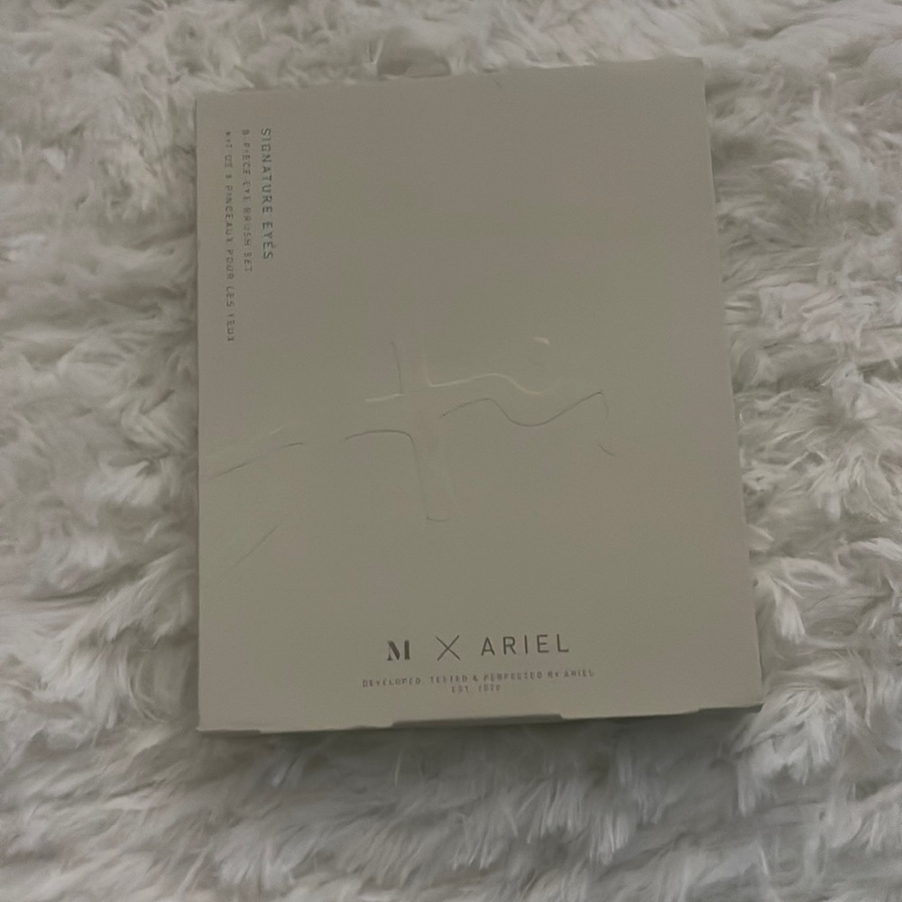 MAKEUP BRUSHES BY M X ARIEL